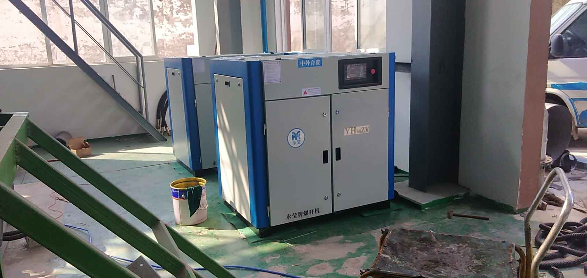 永磁變頻空壓機(jī)在工廠中都有哪些需求和應(yīng)用要注意注意什么呢，權(quán)偉永瑩螺桿空壓機(jī)廠家